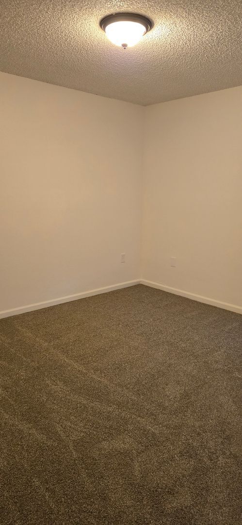 Building Photo - Beautiful 2 bedroom 2 bath Condo New Paint and flooring throughout