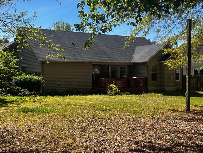 Building Photo - 106 Dunwoody Dr