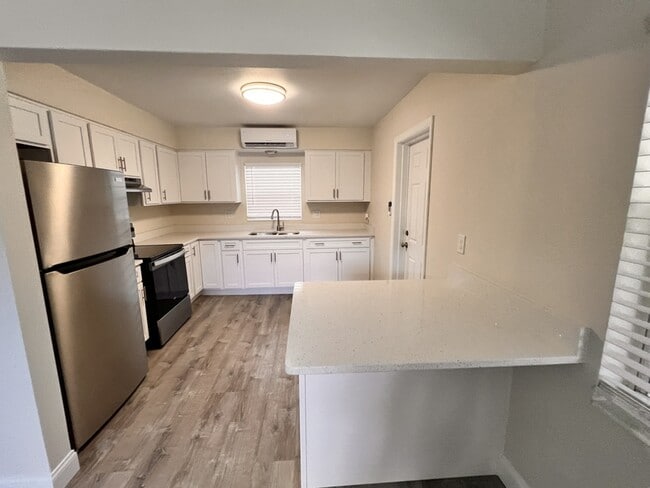 Building Photo - 2414 Formosa Ave