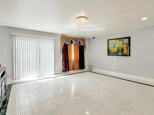 Building Photo - BEAUTIFUL HOME IN SANTA CLARA