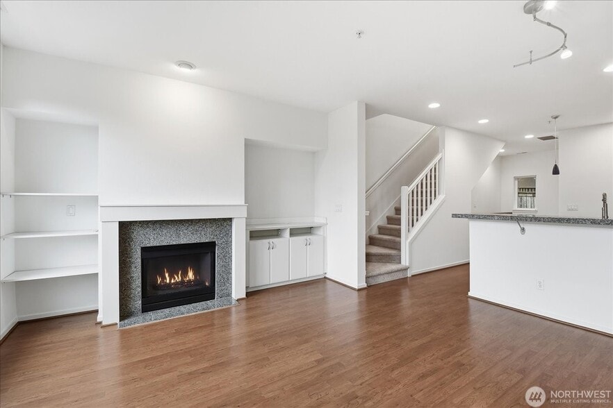 Building Photo - 63 Cougar Ridge Rd NW