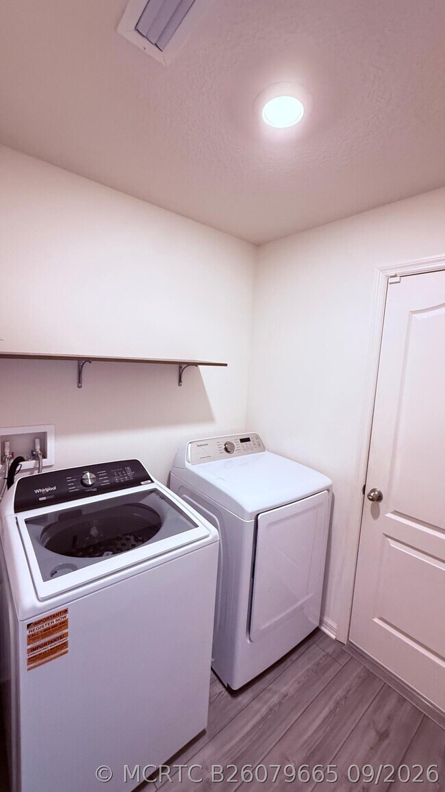 Building Photo - 5361 Imagination Dr