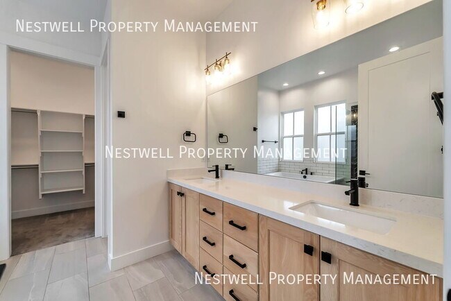 Building Photo - 10907 Paddle Board Way