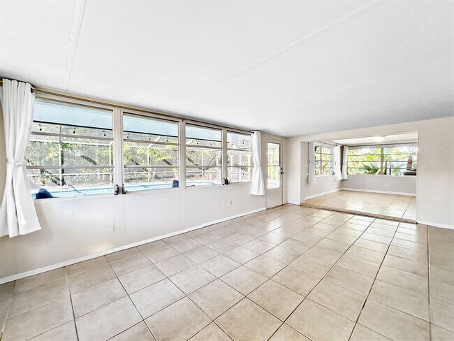 Building Photo - Beautiful Clearwater Home with Pool - 2bed|2bath