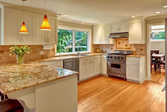 Building Photo - Medina Home