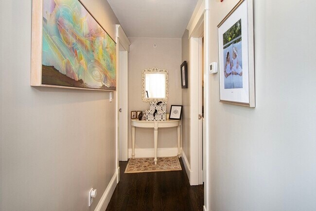 Building Photo - 108-110-110 Elm St