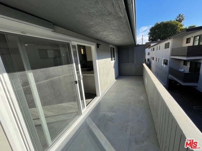 Building Photo - 1840 N Gramercy Pl