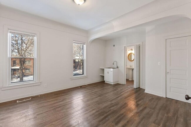 Building Photo - 2617 2nd Ave S