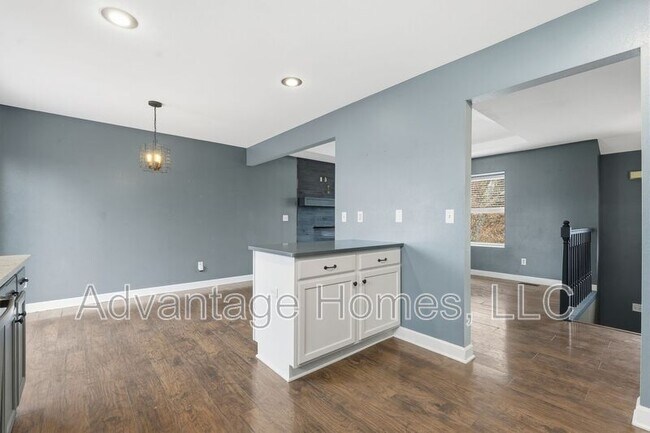 Building Photo - 11516 N Windsor Ave