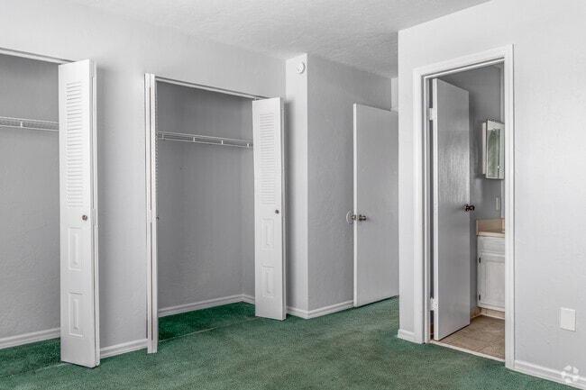 2BR, 2.5BA - 1,091SF - Bedroom - Phoenix Villas