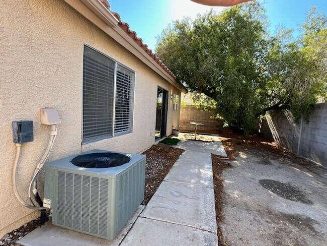 Building Photo - Fabulous 3 bedroom  Home