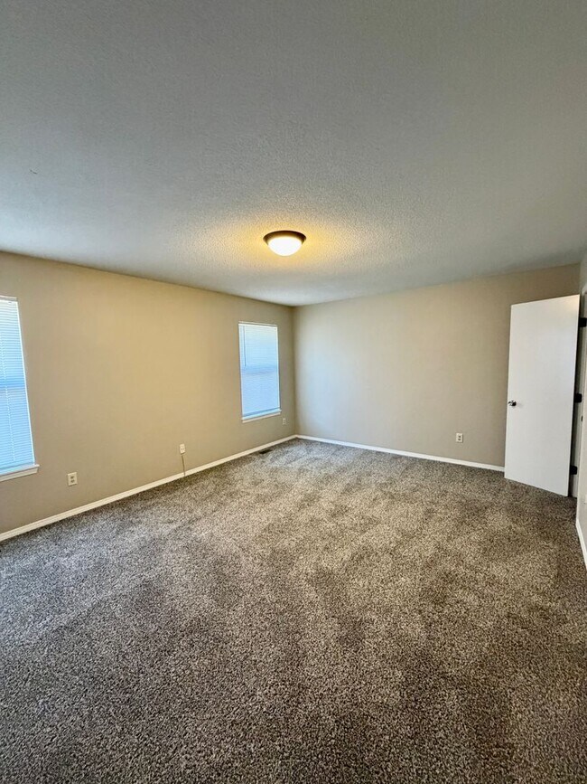 Building Photo - Andover Twin Home!