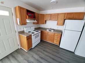 Building Photo - 418 Wilson St