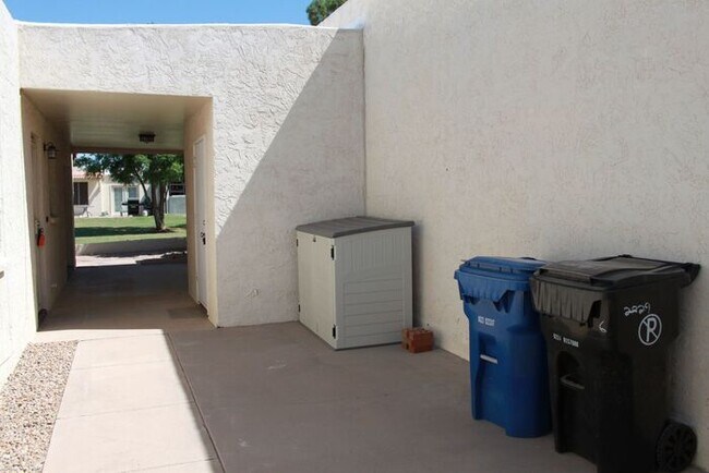 Building Photo - Awesome Mesa Location! Recker and Brown