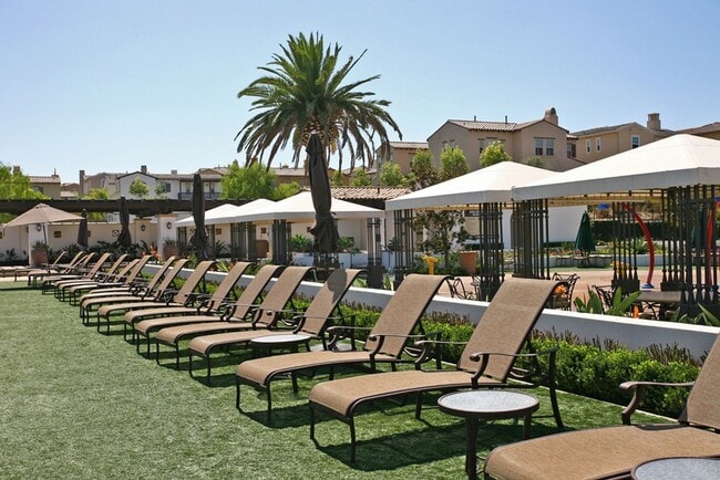 Building Photo - Updated 4BR/3BA San Diego home with modern...