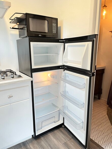 Building Photo - 1170 Esperanza St