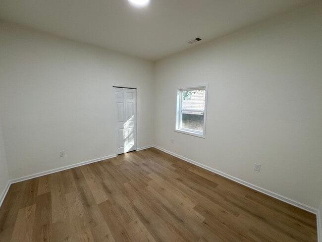 Building Photo - 3Bed 2Bath Home