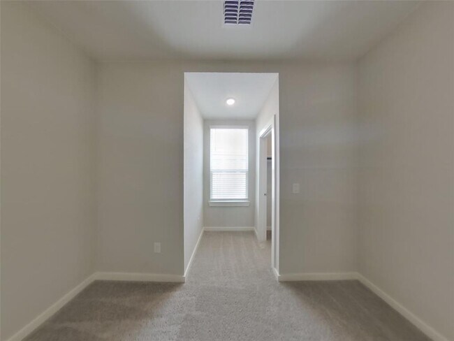 Building Photo - 525 Raglands Rd