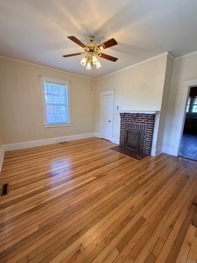 Building Photo - 420 Bond Ave