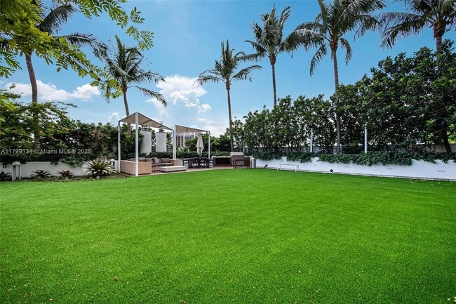 Building Photo - 2020 N Bayshore Dr