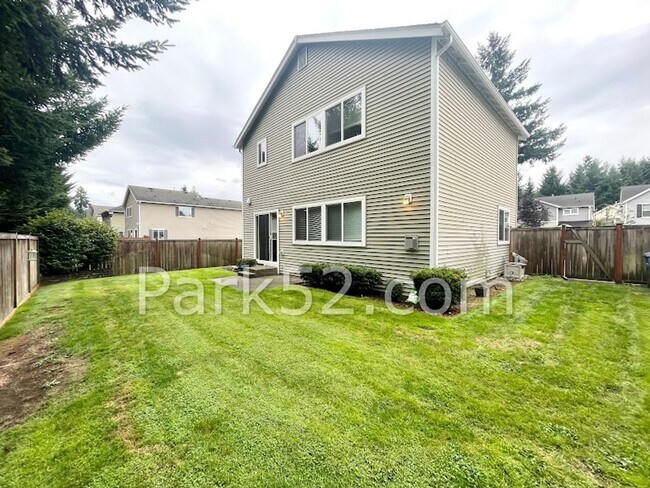 Building Photo - Dog Friendly - 3 Bedroom DuPont Single Fam...