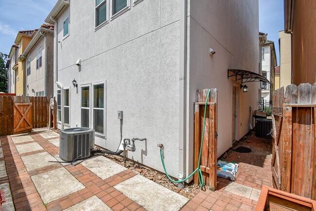 Building Photo - 5931 Turtle Beach Ln