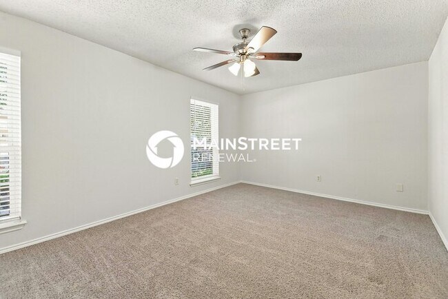 Building Photo - 3 Bedroom Pet-Friendly Home in DENTON, TX with Main Street Renewal