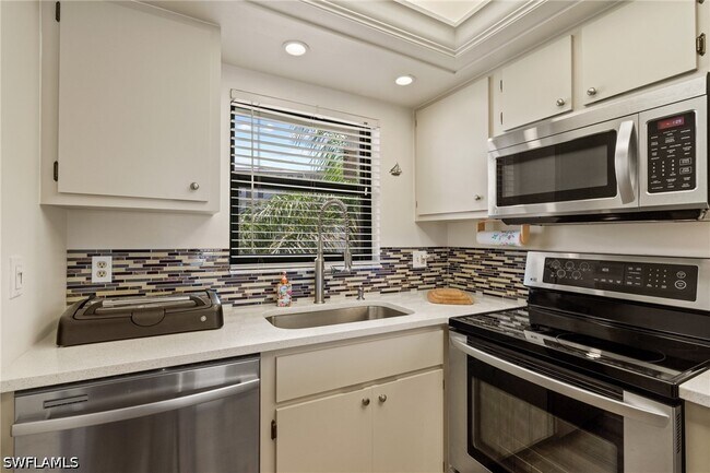 Building Photo - 6897 Estero Blvd