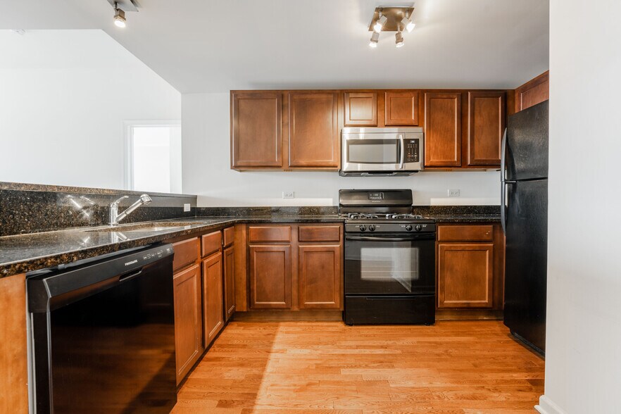 Building Photo - 4217 W Irving Park Rd