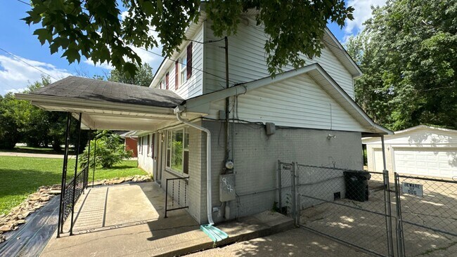 Building Photo - 338 N Skyline Dr