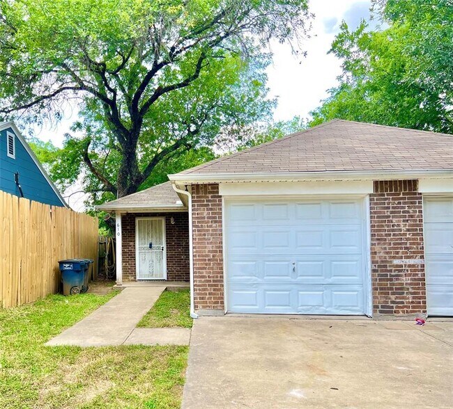 Primary Photo - 608 Upton Ave