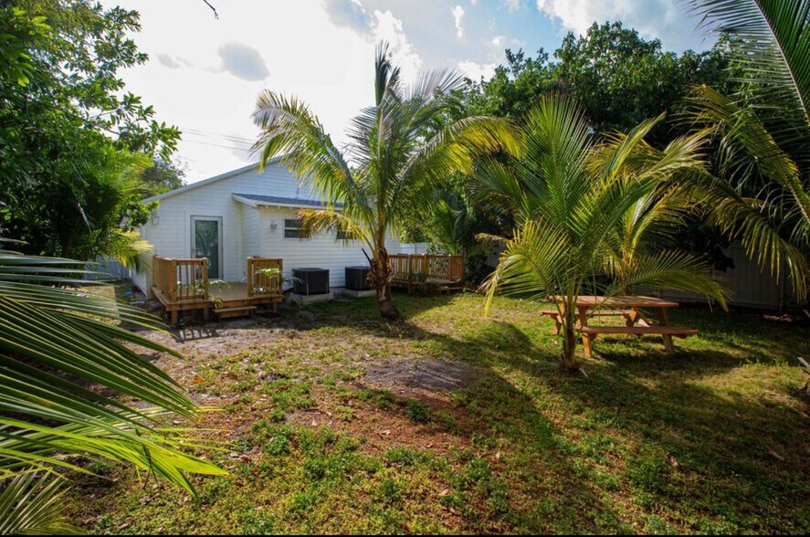 Building Photo - 3477 Hibiscus St