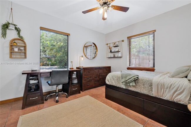 Building Photo - 6870 SW 77th Terrace