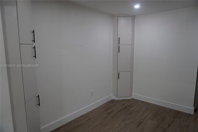 Building Photo - 11043 SW 79th Ave