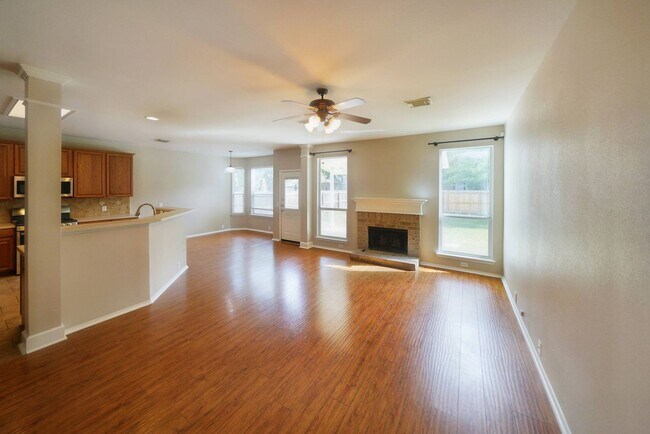 Building Photo - 4736 Green Bluff Dr