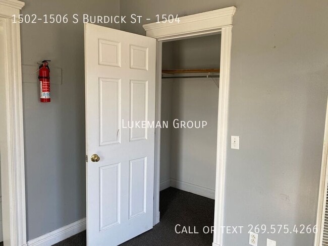 Building Photo - 1502-1506 S Burdick St-1504