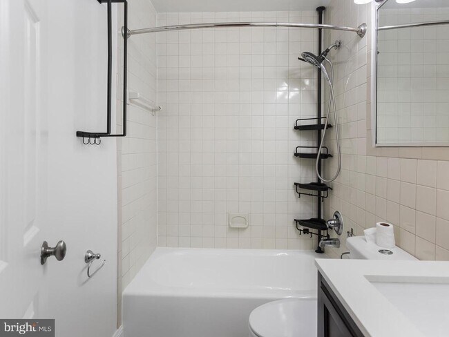 Building Photo - 1417 Chapin St NW