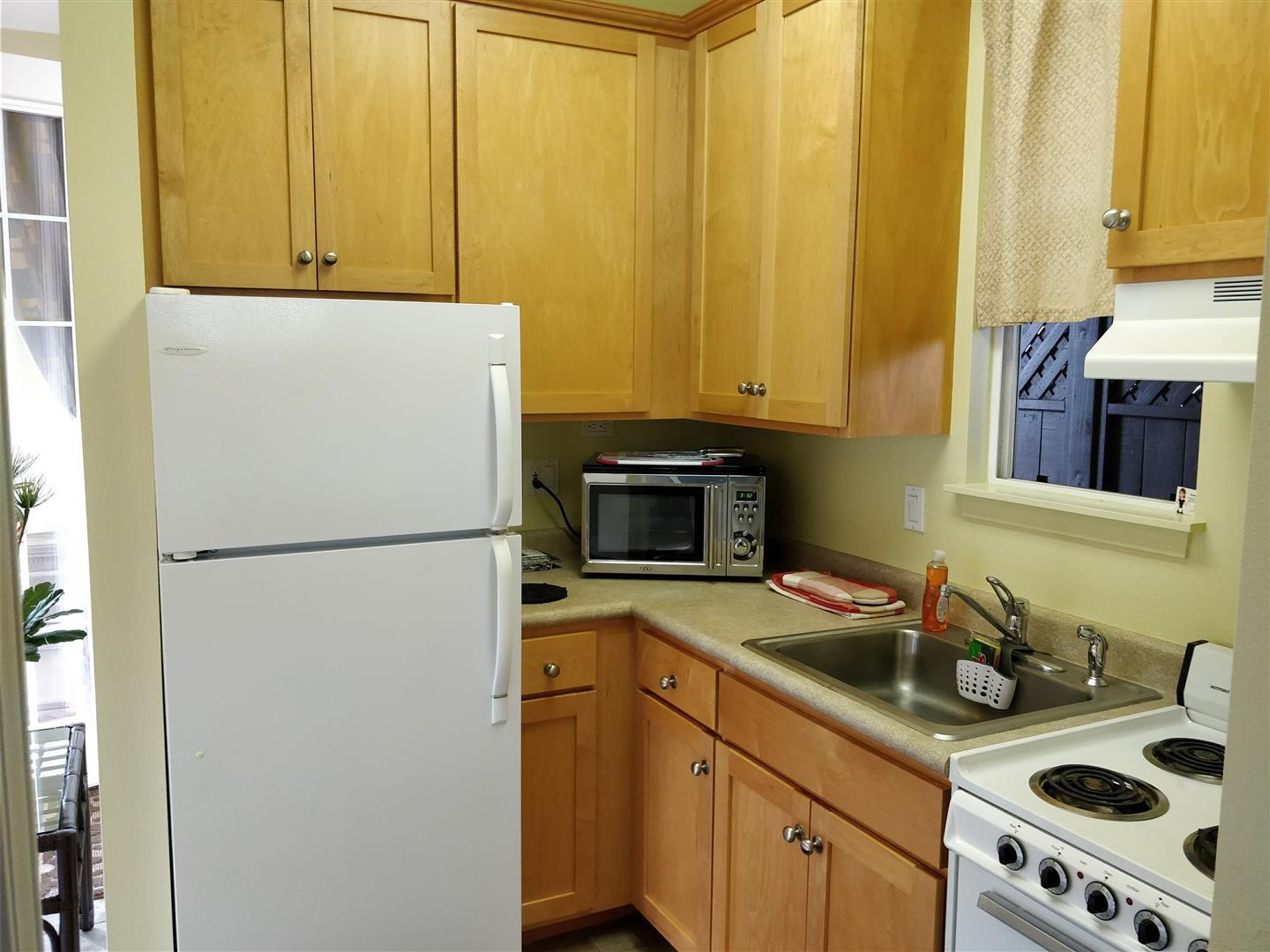 Kitchen area, furnishing shown can be provided - 170 Kuli Puu St