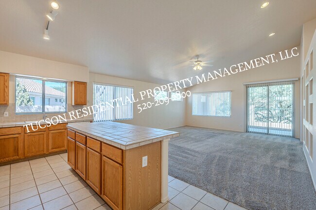 Building Photo - 11174 N Sand Pointe Dr