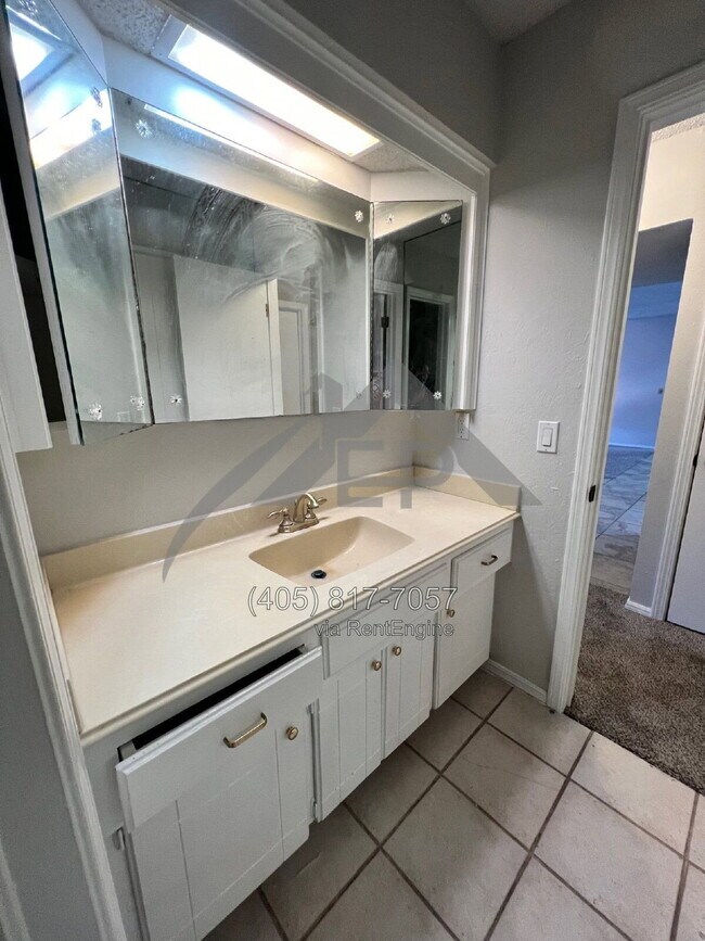 Building Photo - 10832 Admiral Dr