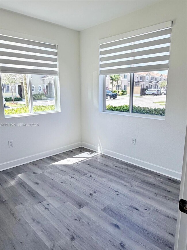 Building Photo - 2418 SE 10th St