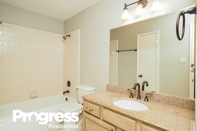 Building Photo - 4130 Briar Hill Dr