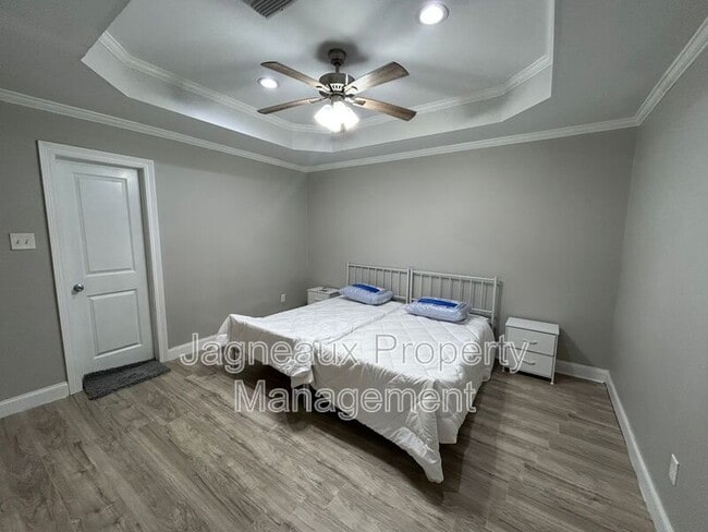 Building Photo - 416 Rue Canard