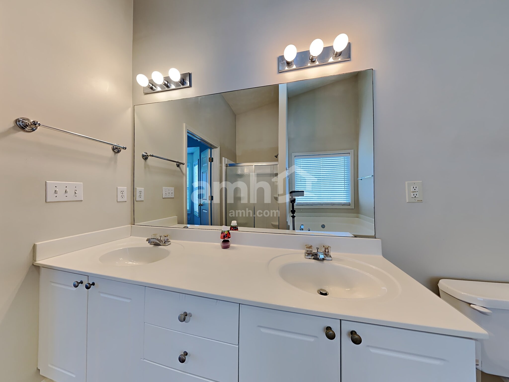 Building Photo - 1552 Armende Cir