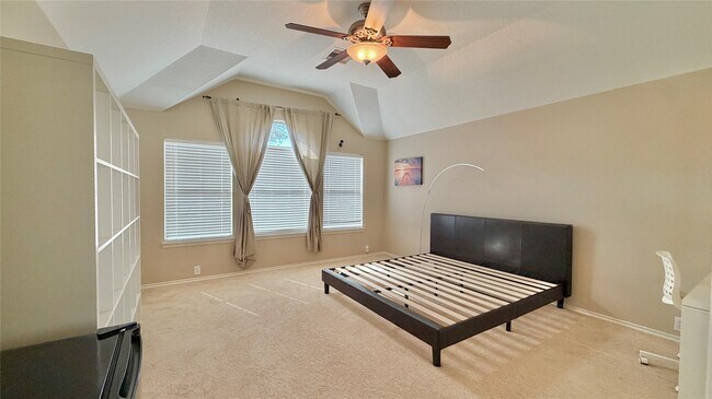 Building Photo - 5511 Baldwin Elm St