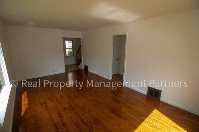 Building Photo - 1350 Giddings Ave SE