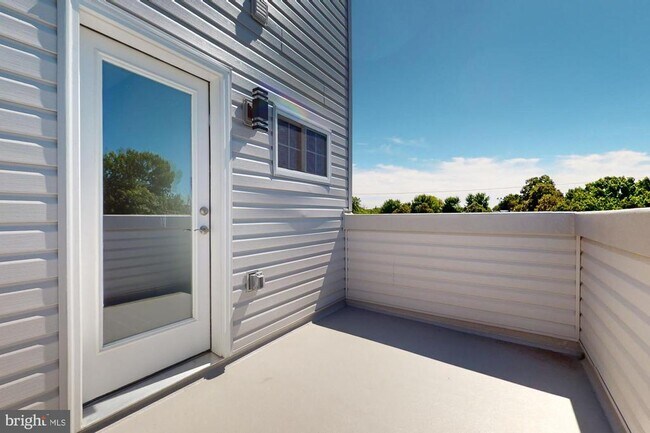 Building Photo - 511 N Paxon St