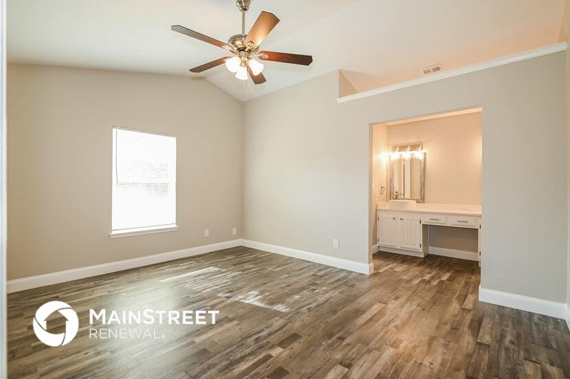 Building Photo - 528 Olympus St