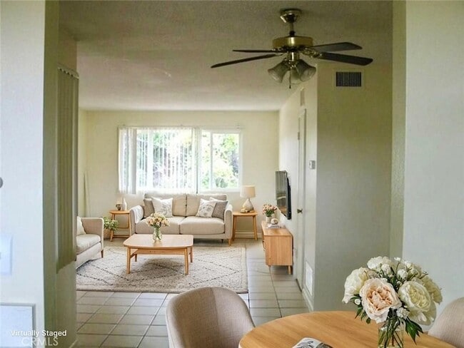 Primary Photo - 22855 Vanowen St