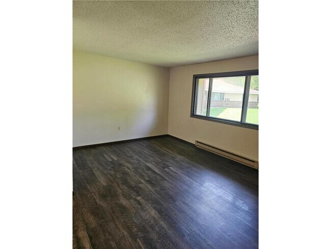 Building Photo - 551 Lakeview Rd